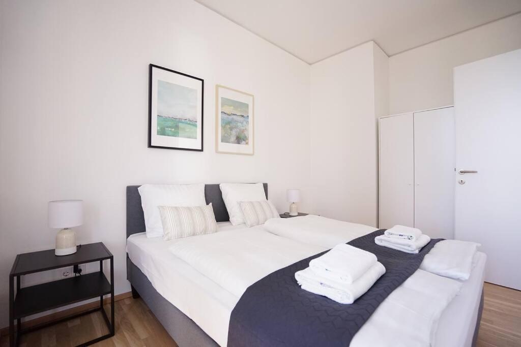 The High-Rise Condo With Pool Wien Ngoại thất bức ảnh