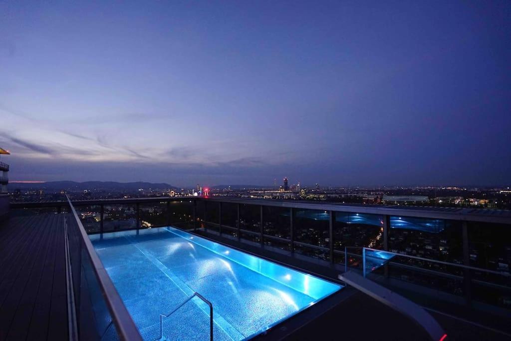 The High-Rise Condo With Pool Wien Ngoại thất bức ảnh