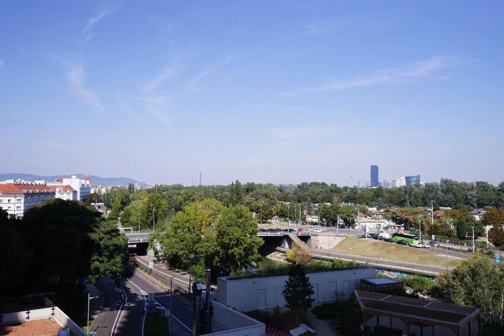 The High-Rise Condo With Pool Wien Ngoại thất bức ảnh