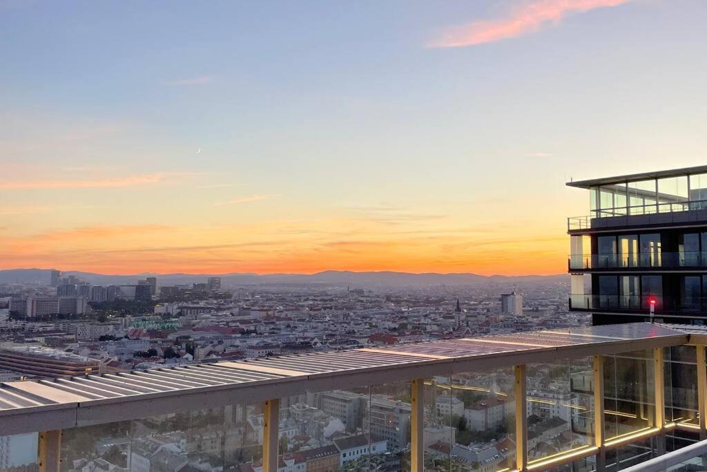 The High-Rise Condo With Pool Wien Ngoại thất bức ảnh